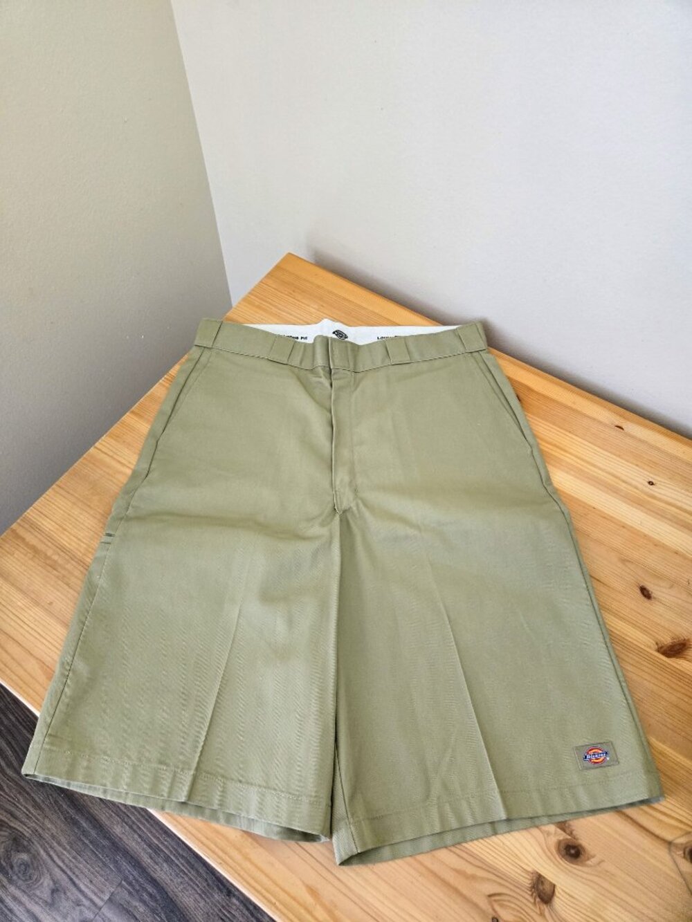 Dickies Men's 13 Inch Loose Fit Multi-Pocket Work Short, Khaki, 36
